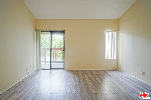 5760 Owensmouth Avenue - Photo 10
