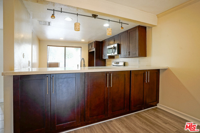 5760 Owensmouth Avenue - Photo 4