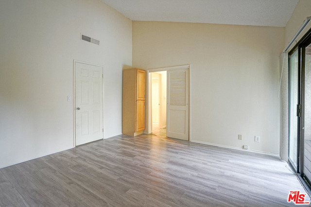 5760 Owensmouth Avenue - Photo 12