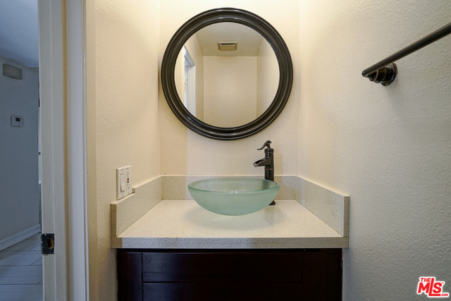 5760 Owensmouth Avenue - Photo 13