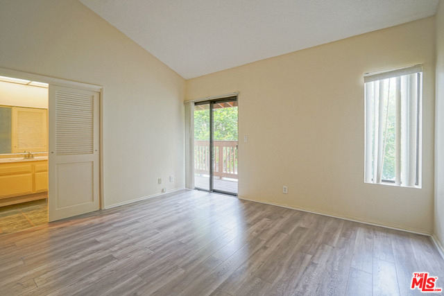 5760 Owensmouth Avenue - Photo 11