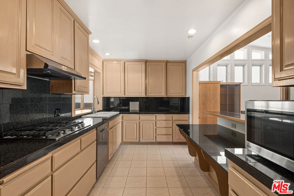 7203 Rindge Avenue - Photo 9