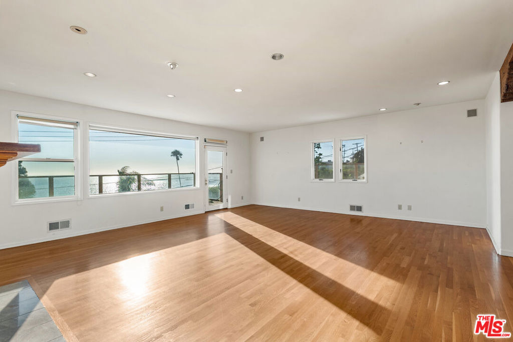 7203 Rindge Avenue - Photo 6