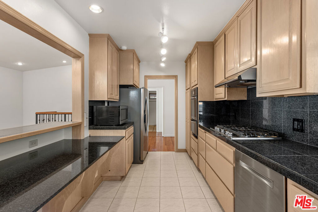 7203 Rindge Avenue - Photo 10