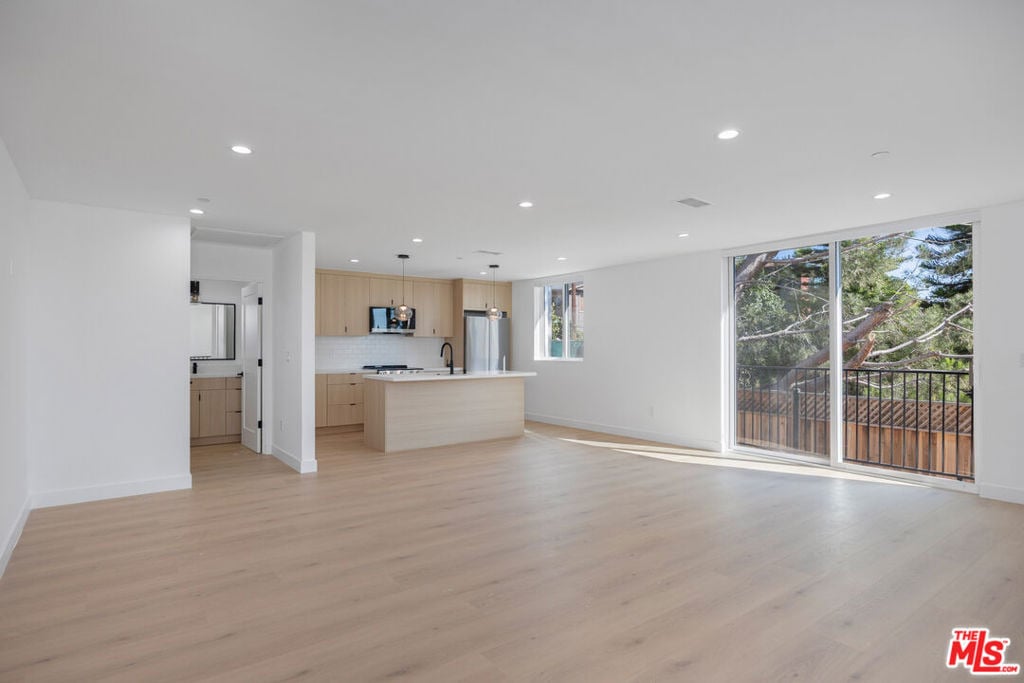 1332 Mohawk Street - Photo 3