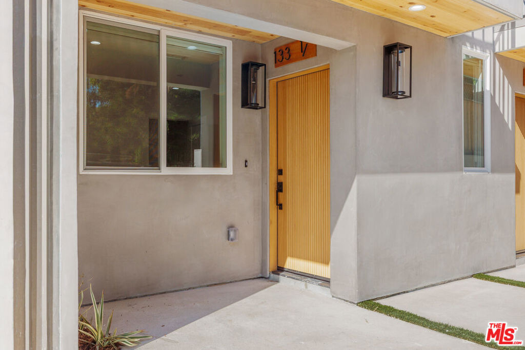 1332 Mohawk Street - Photo 2