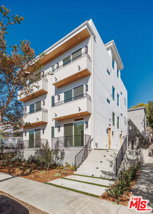 1332 Mohawk Street - Photo 0