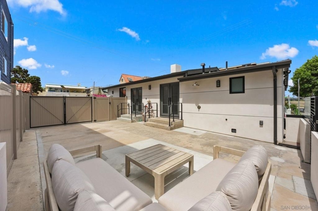838 Portsmouth Court - Photo 1