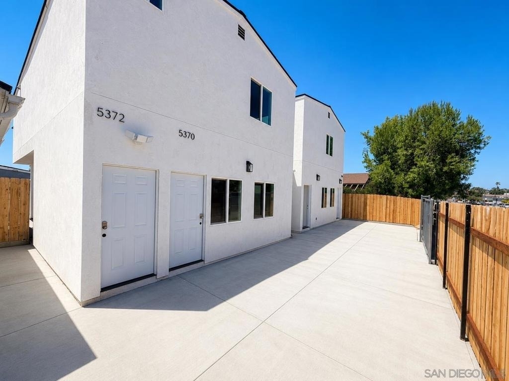 5370 Nutmeg St - Photo 1