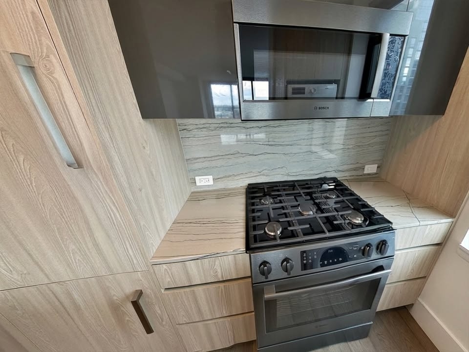West 47th Street - Photo 7