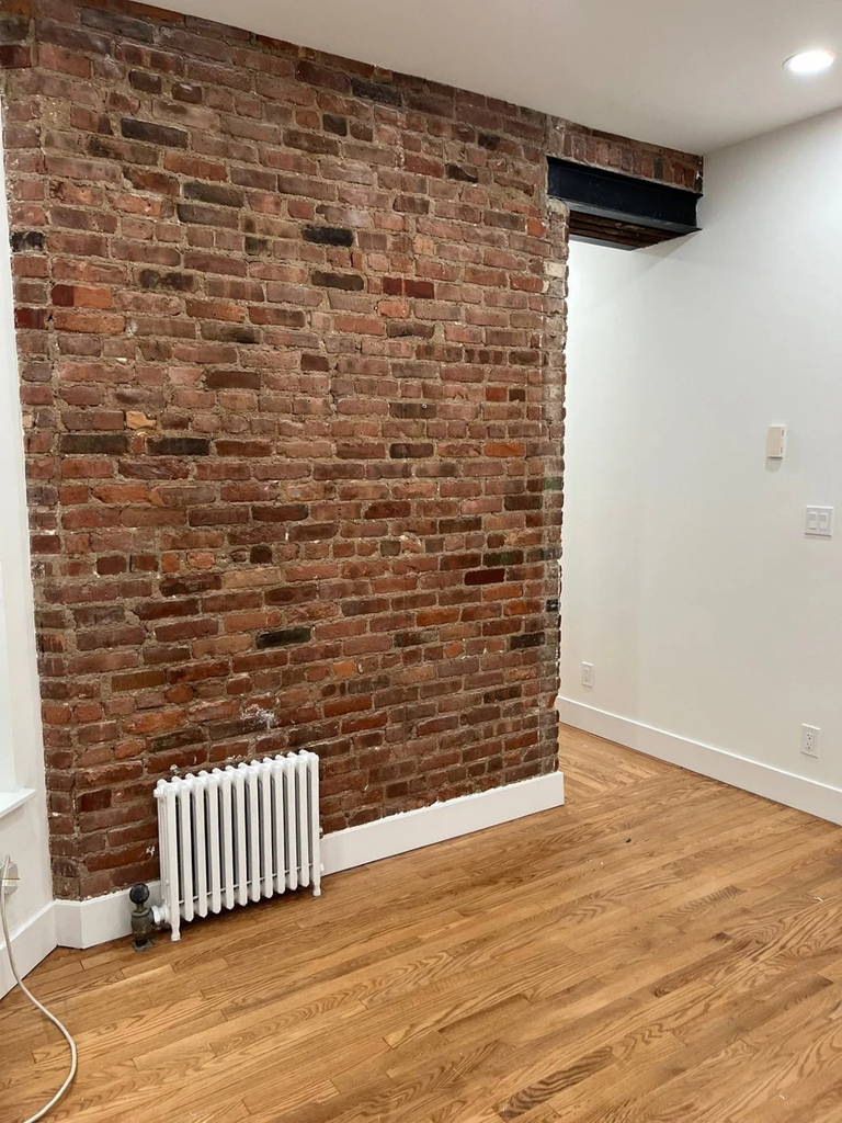 East 21st Street - Photo 9