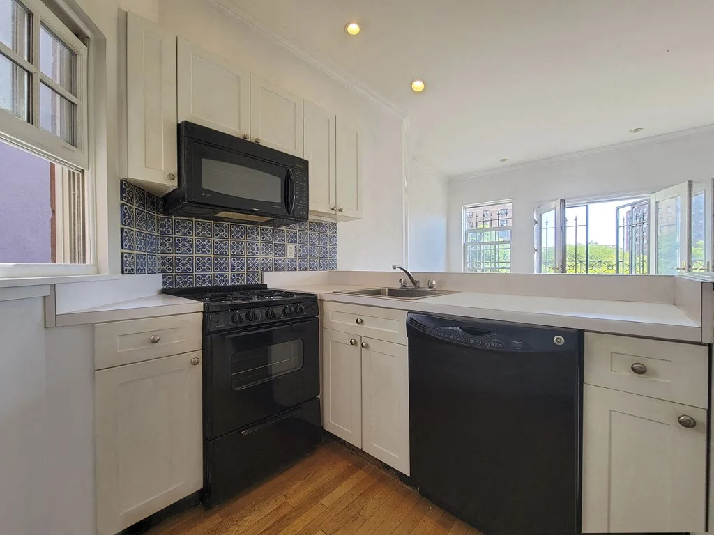 East 96th Street - Photo 3
