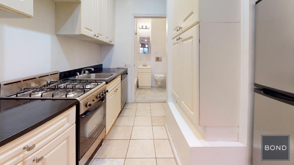 East 78 Street - Photo 0