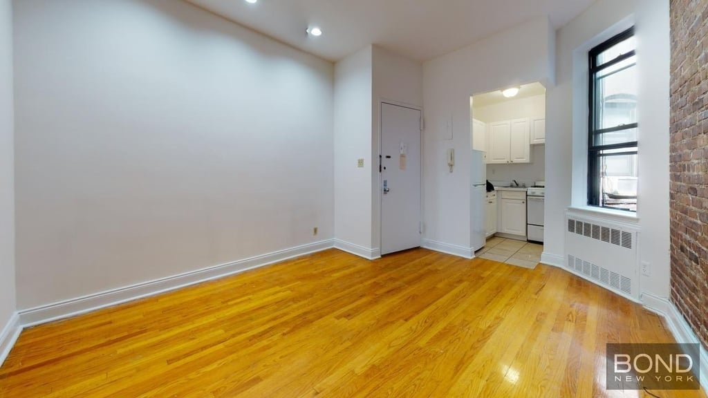 East 93rd Street - Photo 8