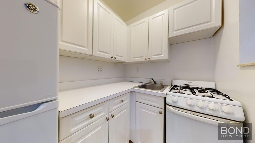 East 93rd Street - Photo 2