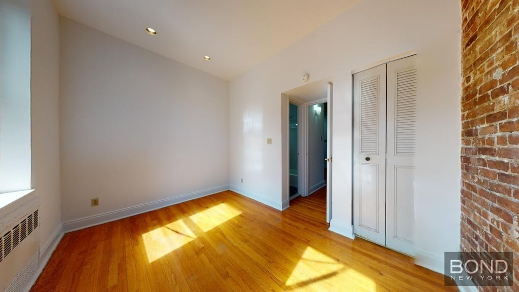 East 93rd Street - Photo 4