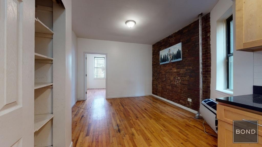 York Avenue - Photo 2