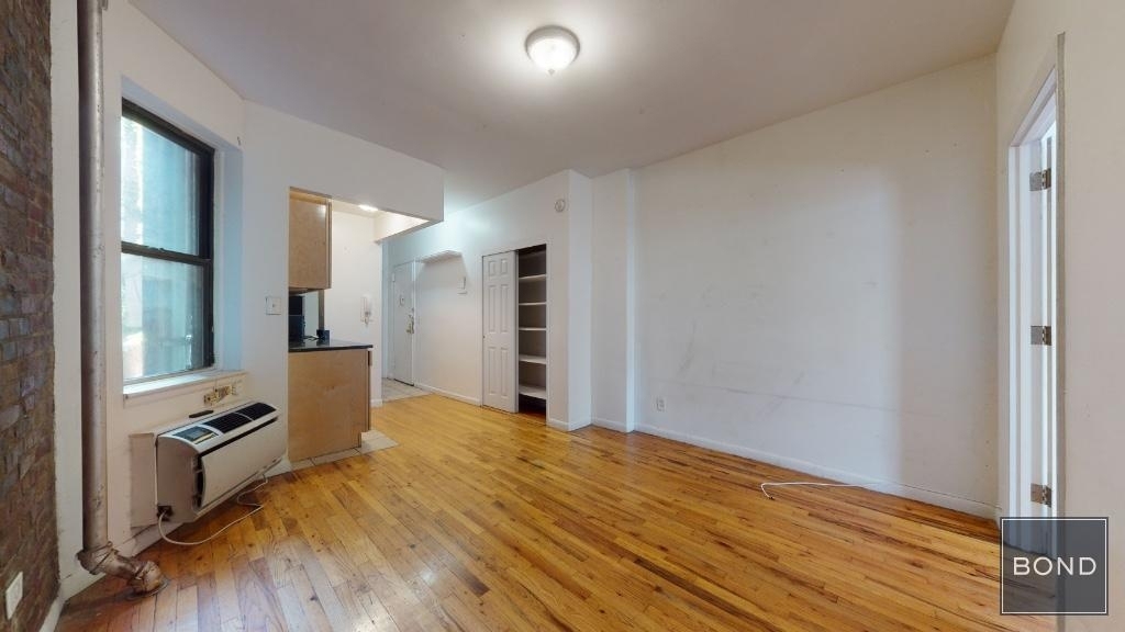 York Avenue - Photo 3