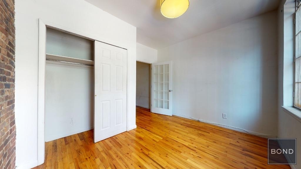 York Avenue - Photo 1