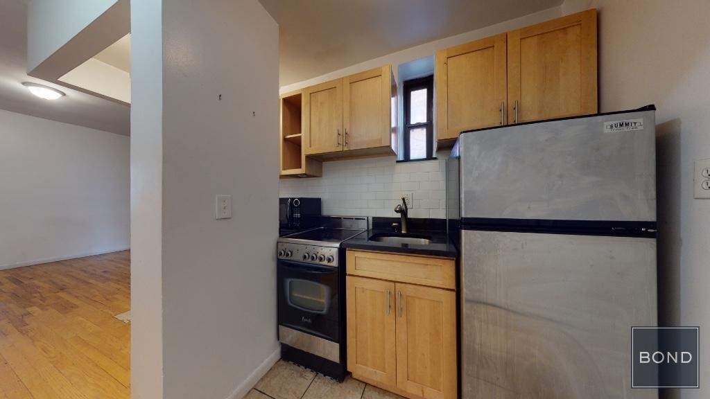 York Avenue - Photo 4