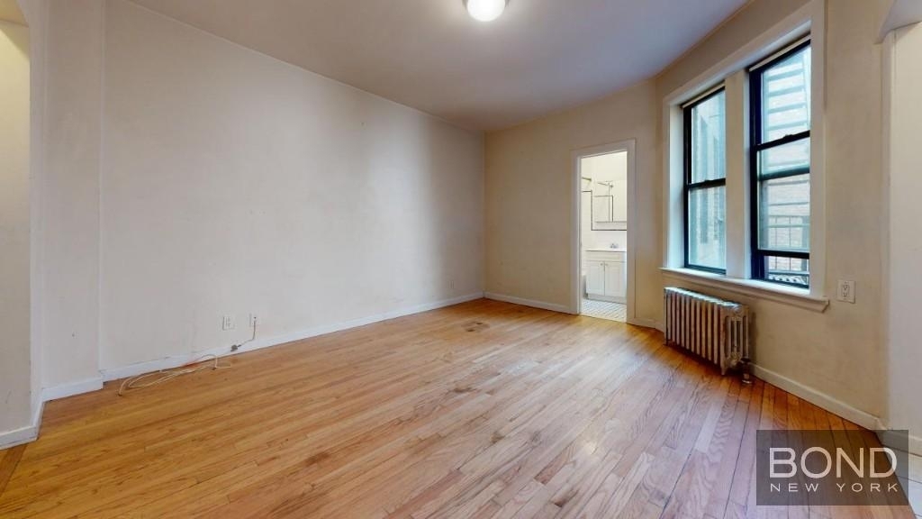 West 10th Street - Photo 12