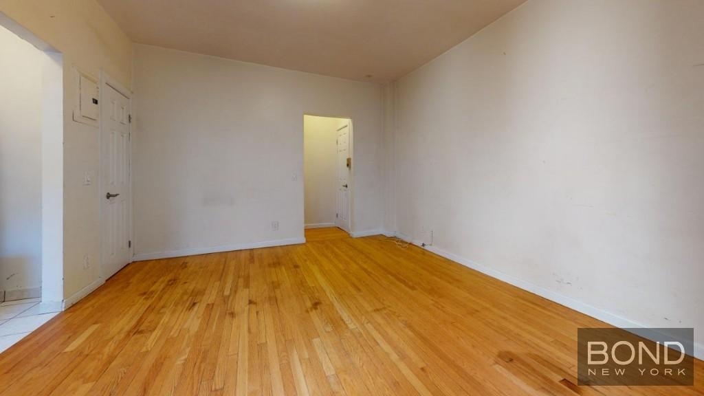 West 10th Street - Photo 11