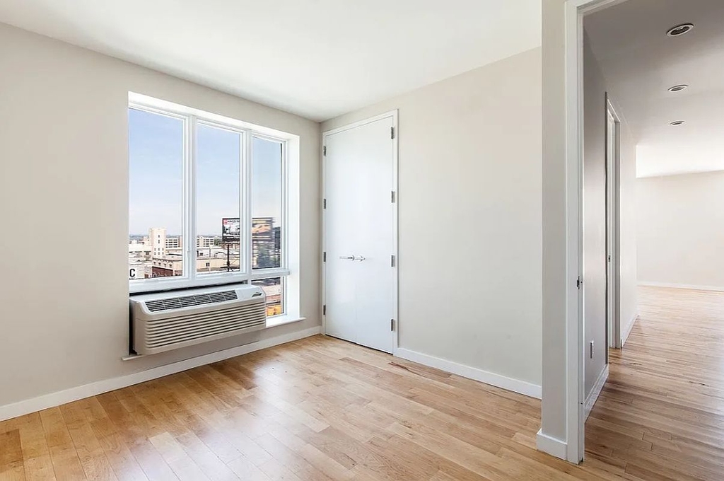 52nd Street - Photo 1
