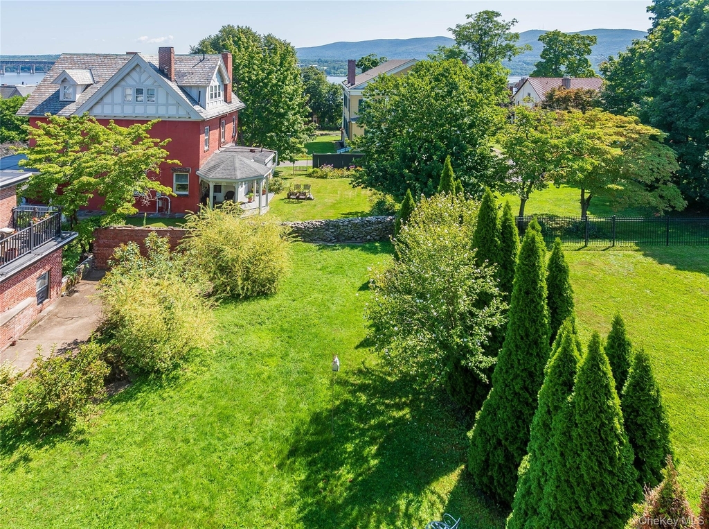 266 Grand Street - Photo 8