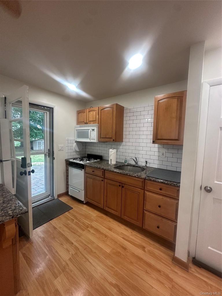 733 Jacqueline Drive - Photo 3