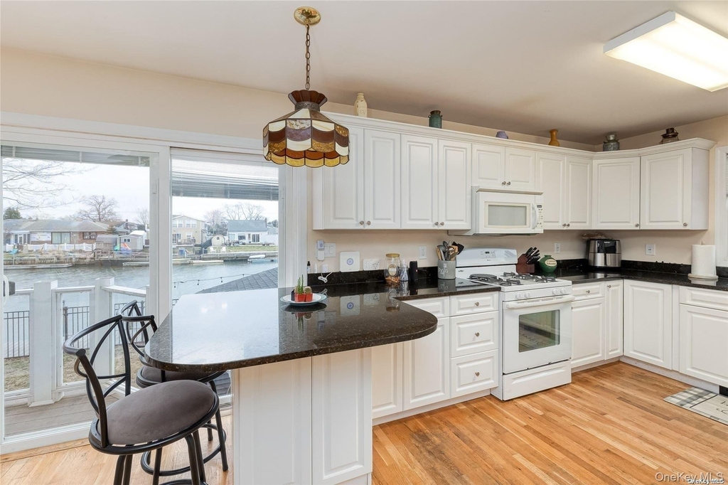 121 Forest Avenue - Photo 2