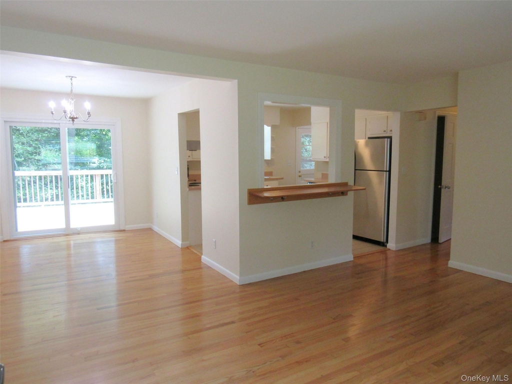 14 Piney Point Avenue - Photo 4