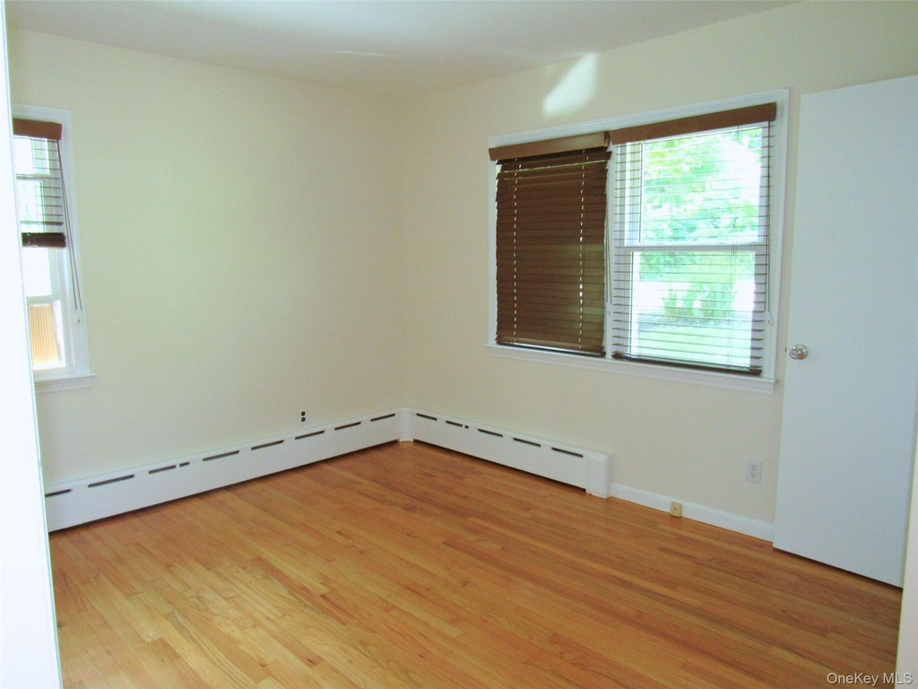14 Piney Point Avenue - Photo 9