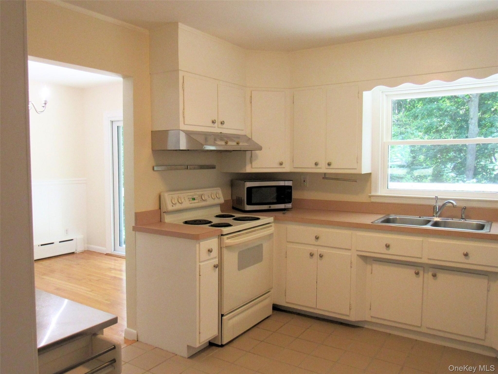 14 Piney Point Avenue - Photo 8