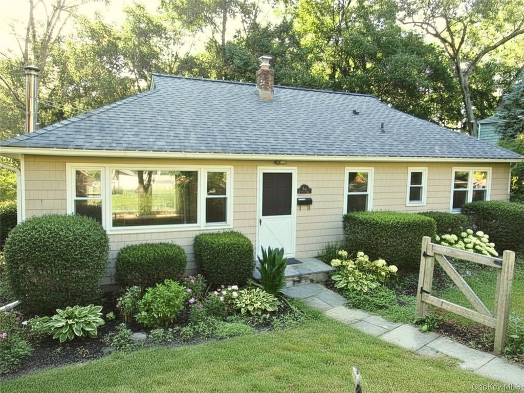 14 Piney Point Avenue - Photo 0