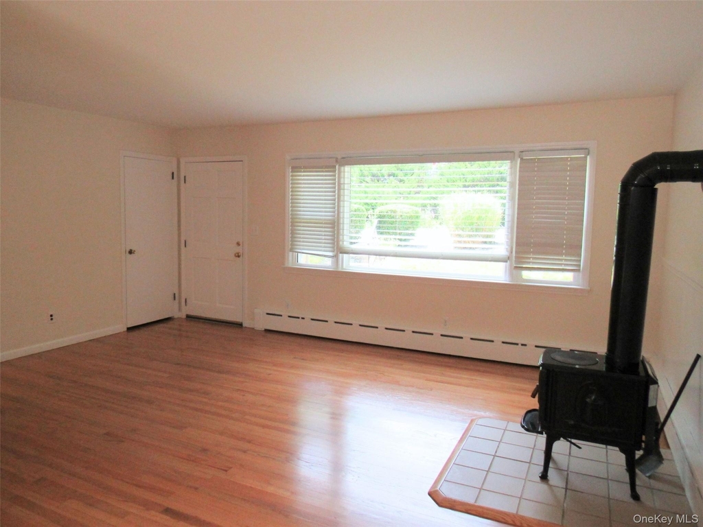 14 Piney Point Avenue - Photo 2