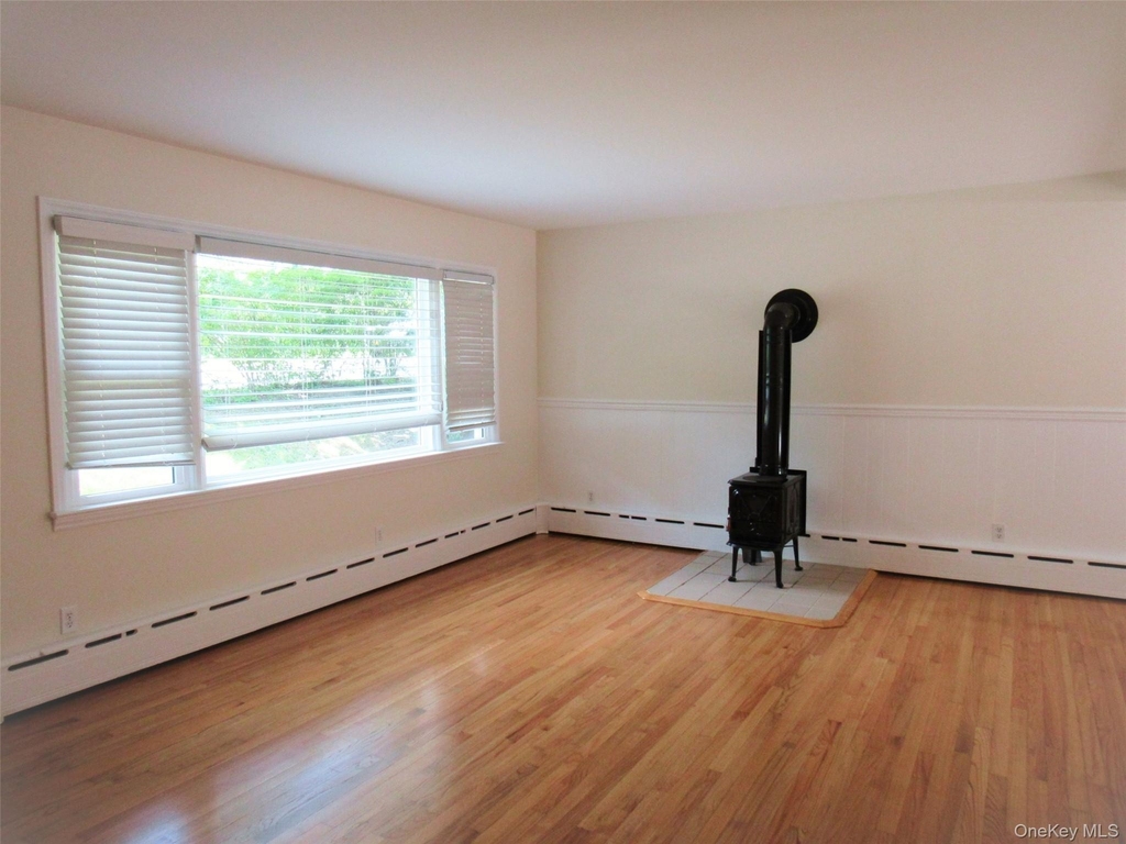 14 Piney Point Avenue - Photo 1