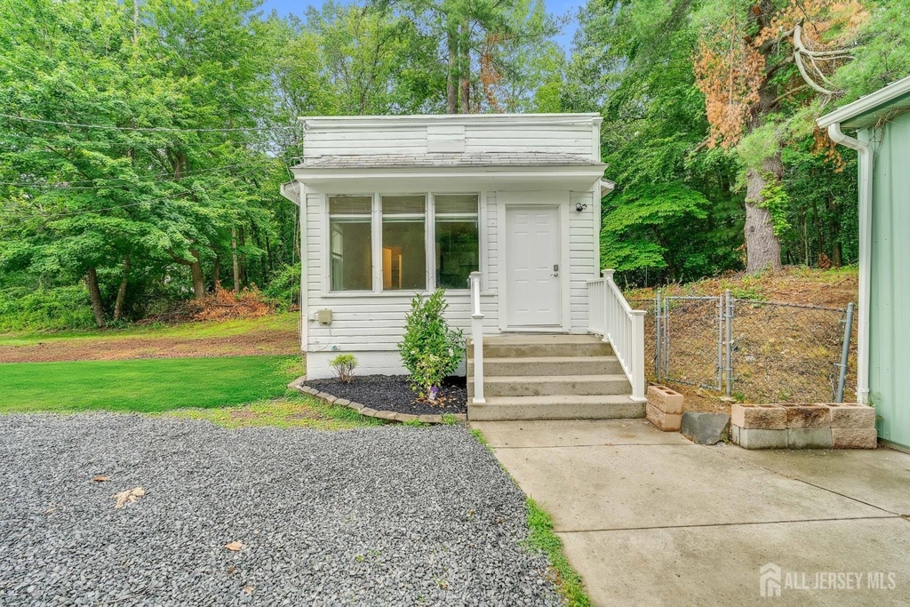 302 Schoolhouse Road - Photo 3