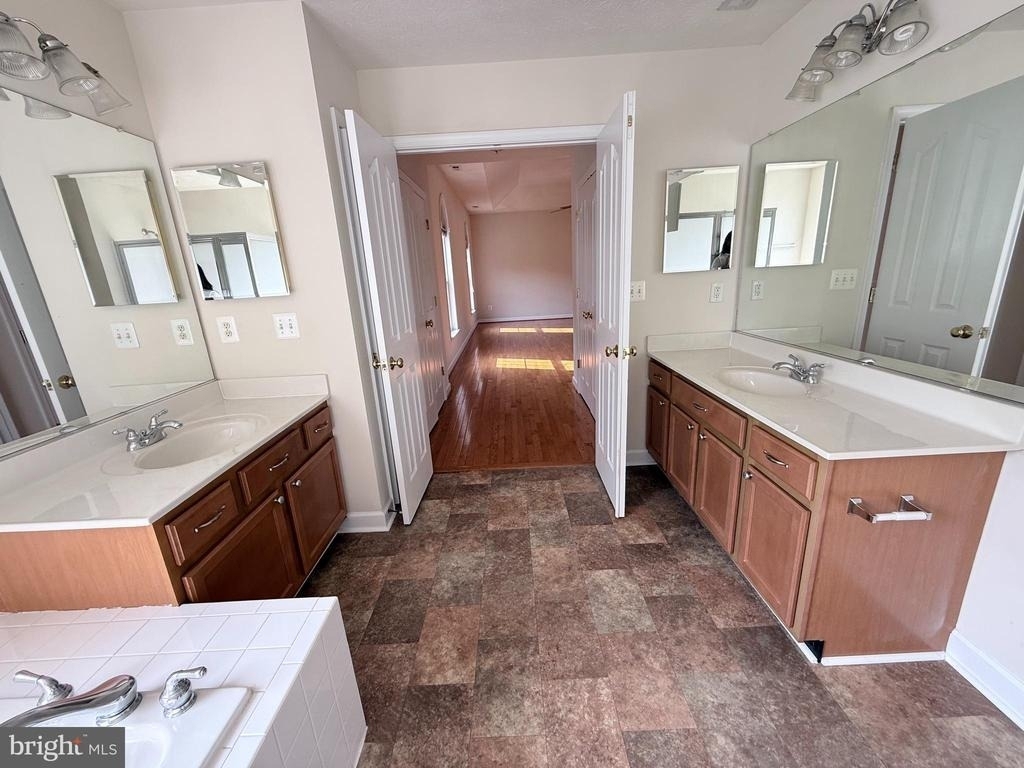 4114 Derbyshire Lane - Photo 5