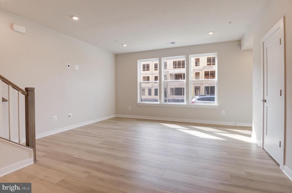 43798 Middleway Terrace - Photo 5