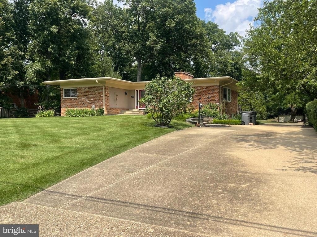 3909 Pineland Street - Photo 2