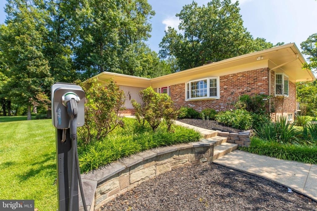 3909 Pineland Street - Photo 2