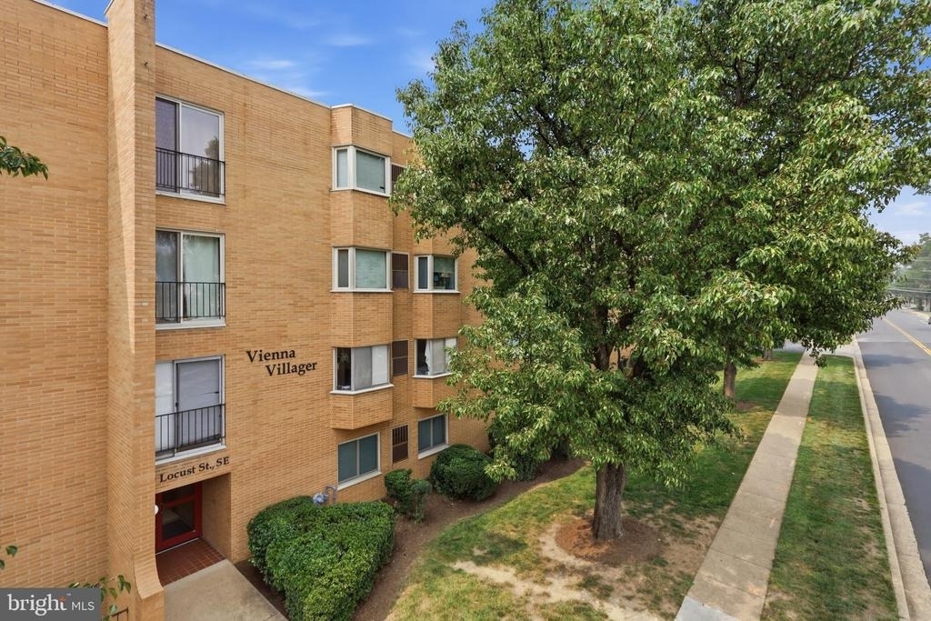 200 Locust Street Se - Photo 2