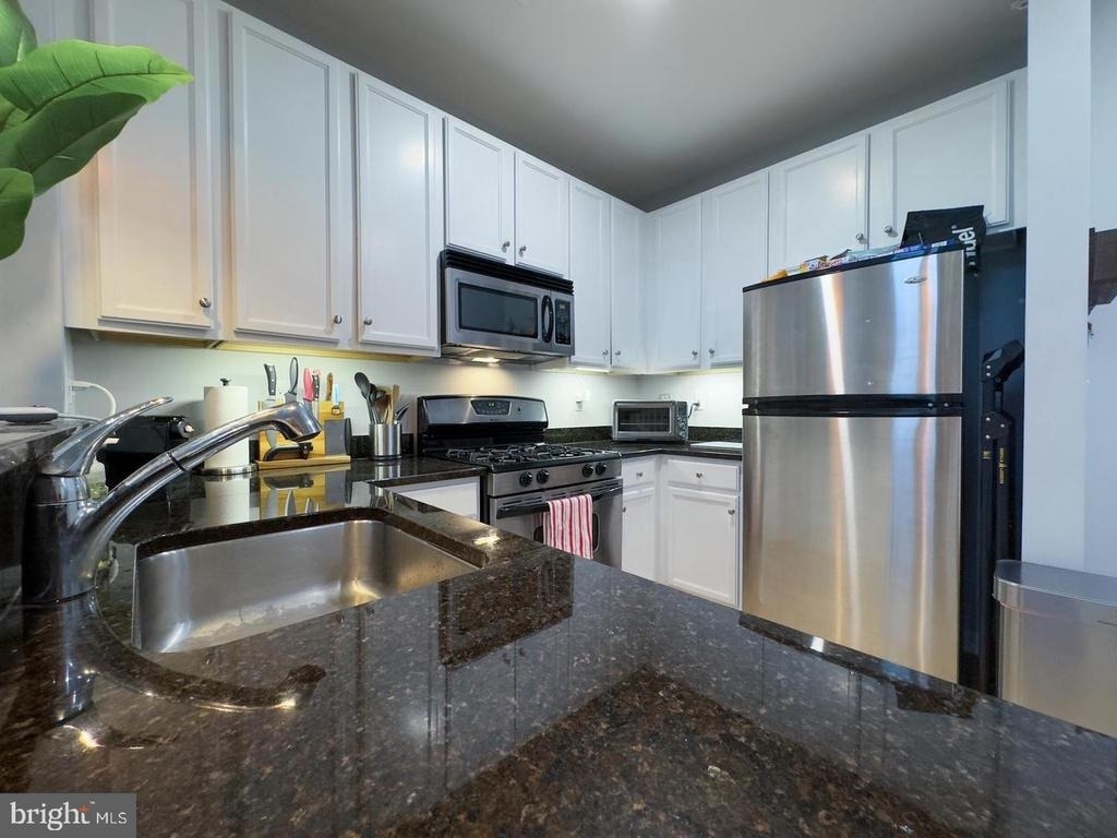 2665 Prosperity Avenue - Photo 11