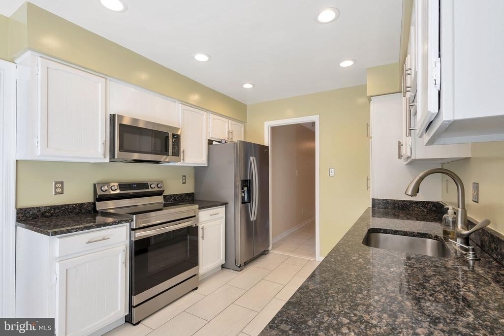 6414 Seven Oaks Court - Photo 7