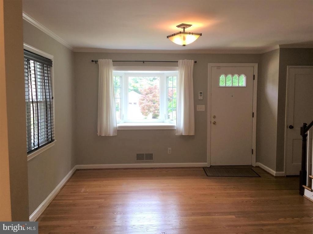 21 E Myrtle Street - Photo 2