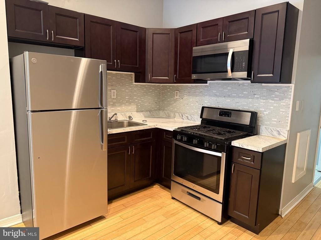 3211 W Montgomery Avenue - Photo 0