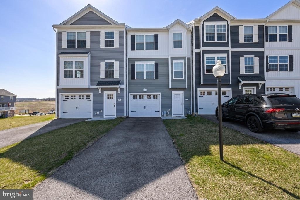 914 Setting Sun Ln - Photo 0