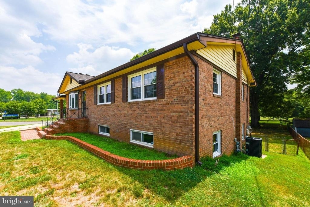 6703 Groveton Drive - Photo 3