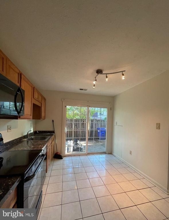 7233 Mill Creek Court - Photo 4