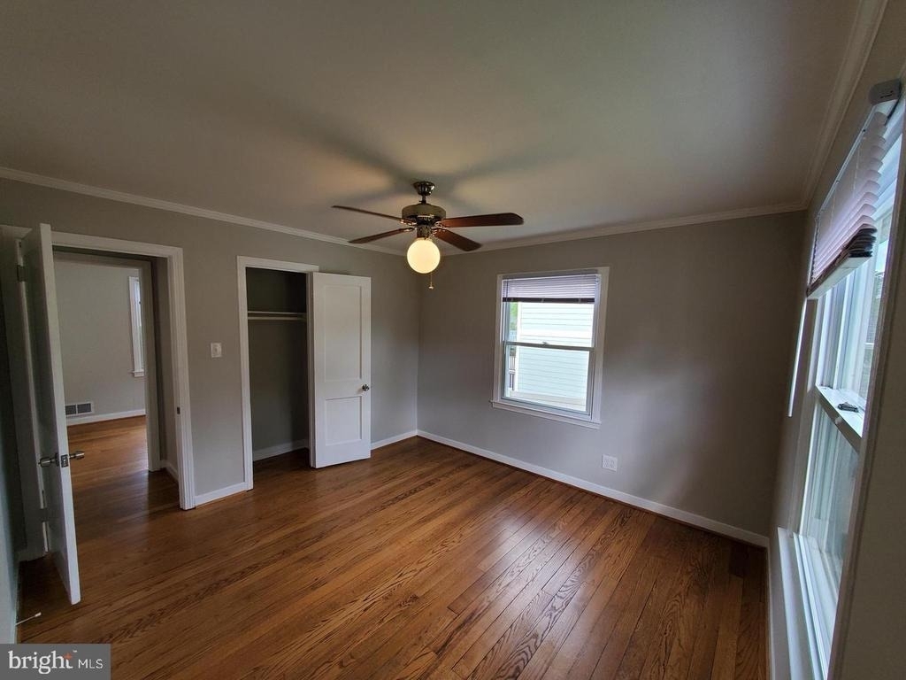 4306 Knowles Avenue - Photo 4